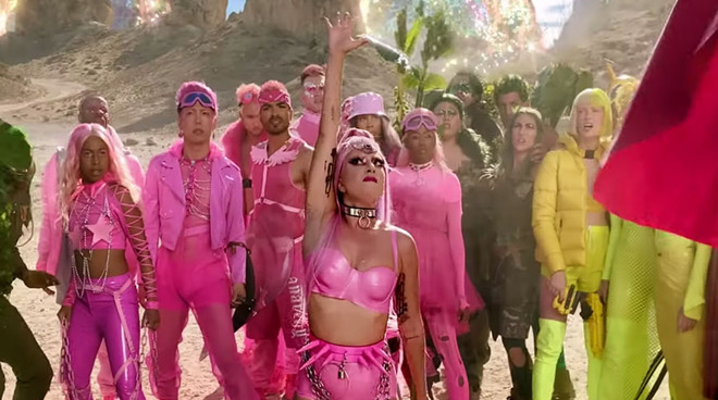 34710-62861-200227-Gaga-l.jpg