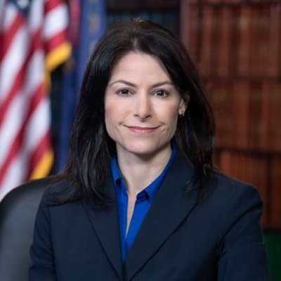 hvEb6PoY_400x400.jpg