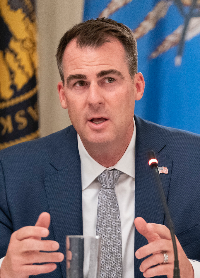 Kevin_Stitt_2020_(cropped).png