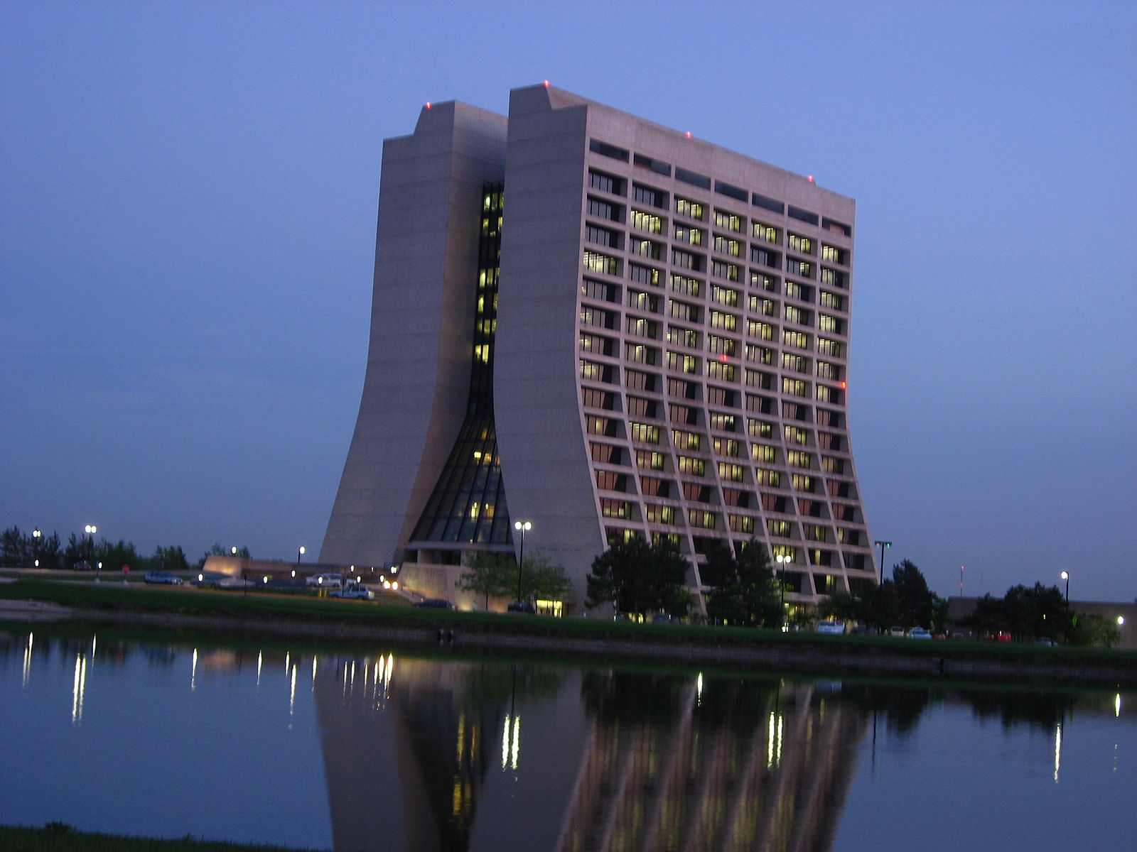 1600px-High_Rise_at_Fermilab.jpg