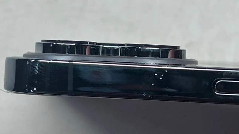 iphone-14-pro-dummy-camera-thickness.webp