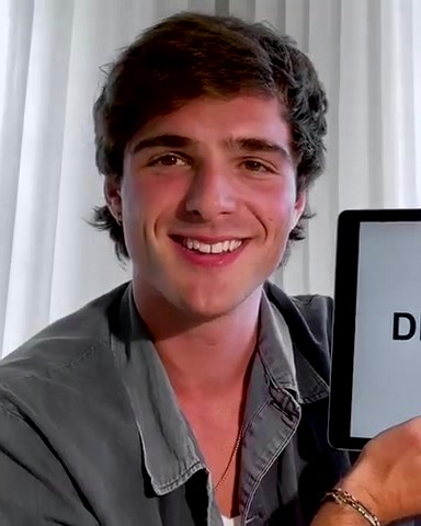 Jacob_Elordi_for_Vanity_Fair_02.jpg