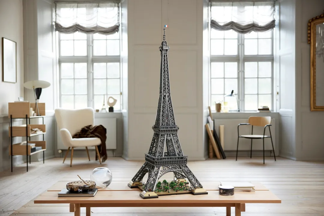 LEGO_Eiffel_Tower_10307_1.webp