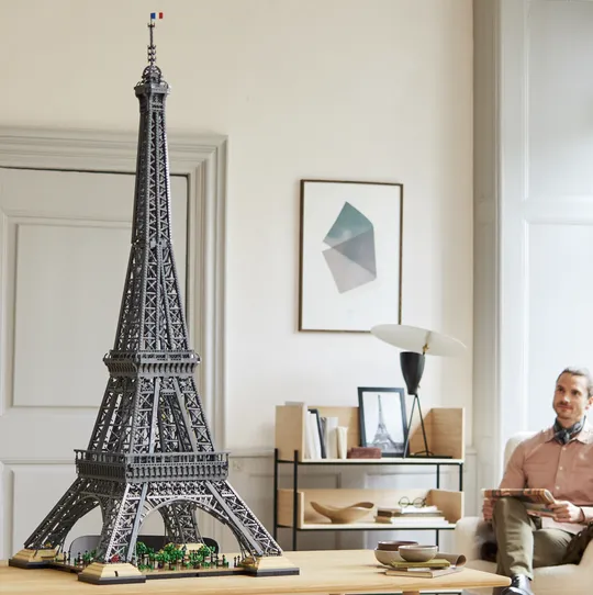 LEGO_Eiffel_Tower_10307_2.webp