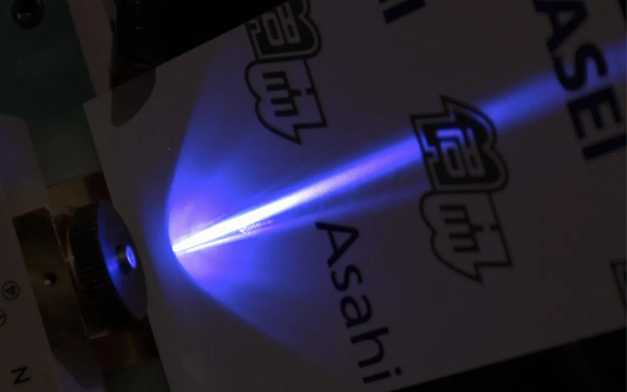 Worlds-First-Room-Temperature-Continuous-Wave-Lasing-Deep-Ultraviolet-Laser-Diode-2048x1281.webp
