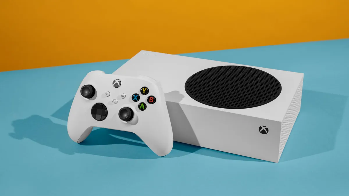 xbox-series-x-s-console-hoyle-studio-promo-5.webp