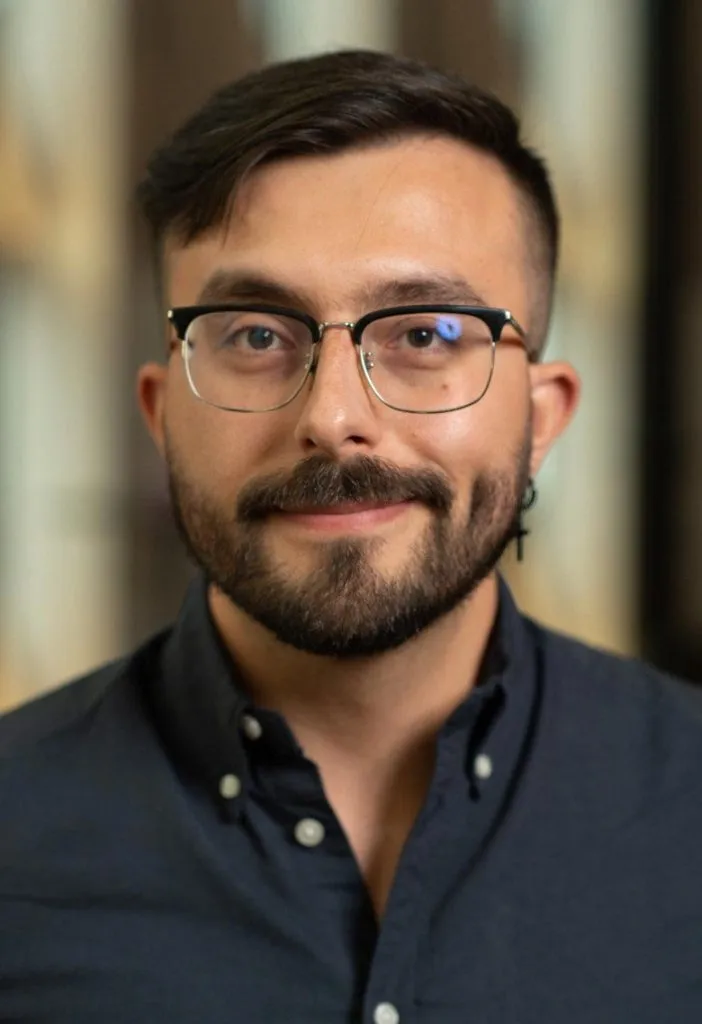 Eduardo-Cardenas-702x1024.webp