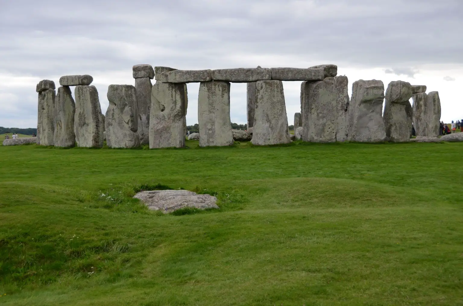 Stonehenge-View-From-the-NW-1536x1017.webp