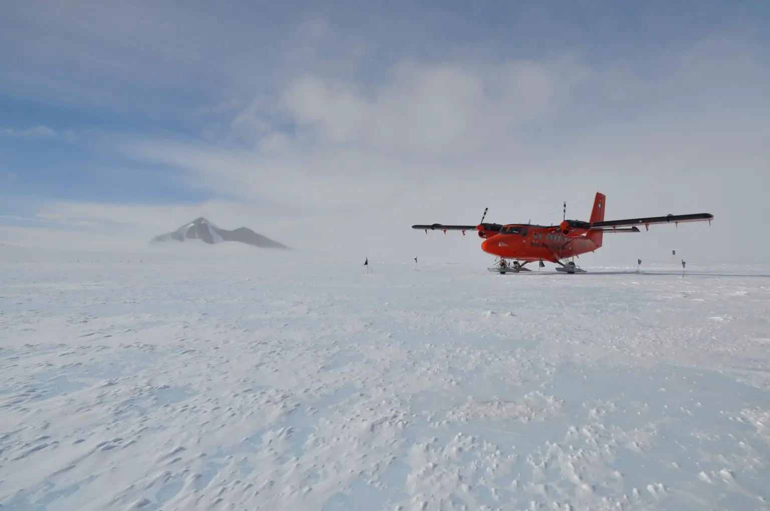 Plane-Amundsen-Sea-Embayment-1536x1020.webp