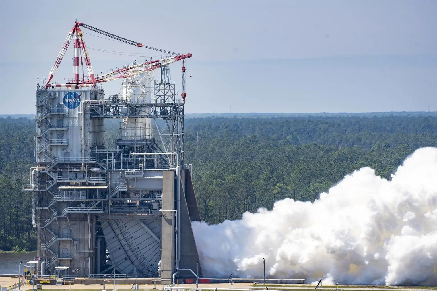 NASA-Long-Duration-Hot-Fire-of-RS-25-Certification-Engine-1536x1024.webp