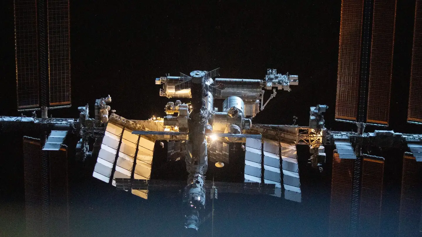 Space-Station-Pictured-From-SpaceX-Crew-Dragon-Crop-2048x1152.webp