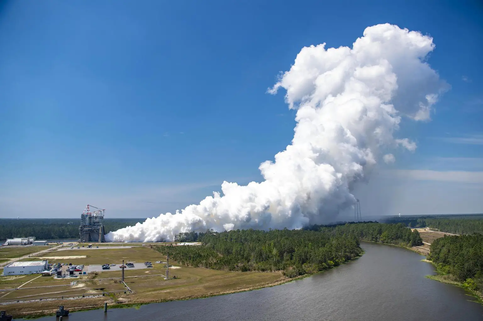 NASA-Stennis-Long-Duration-Hot-Fire-Test-of-RS-25-Certification-Engine-1536x1022.webp