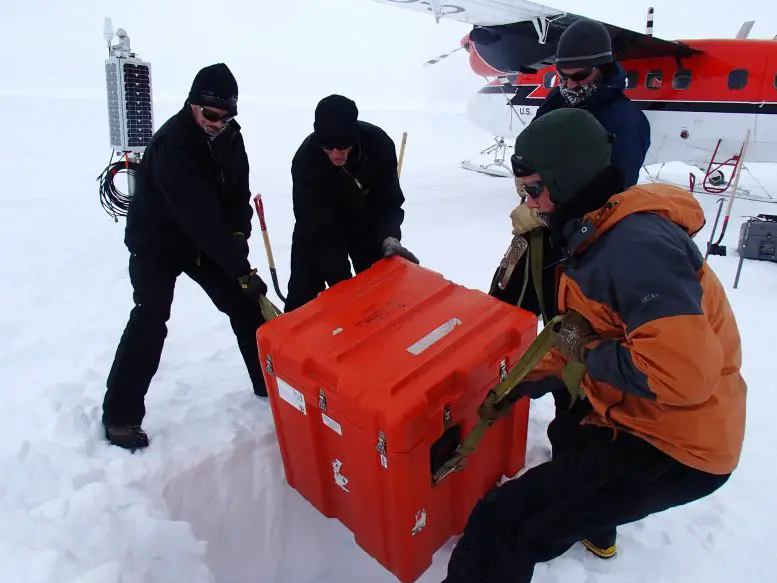 Seismic-Equipment-Antarctic-Station-777x583.webp