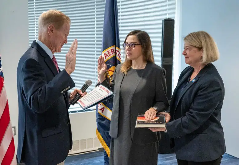 Bill-Nelson-Swears-in-Makenzie-Lystrup-777x537.webp