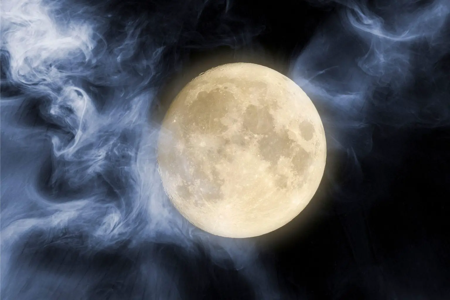 Full-Moon-Smoke-1536x1024.webp