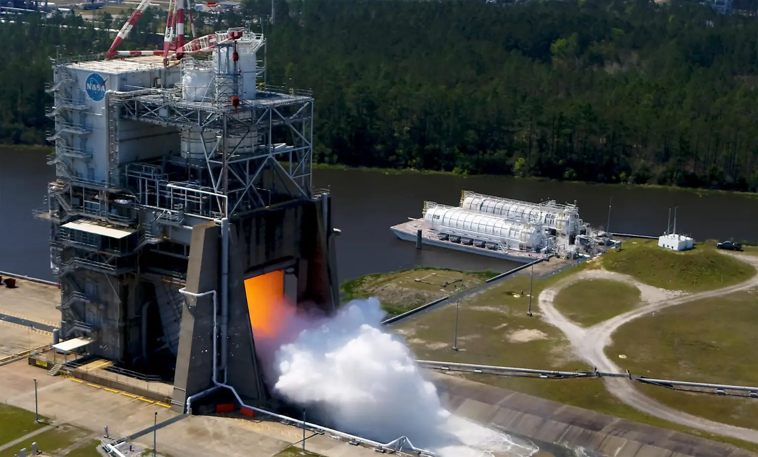 NASA-Stennis-Long-Duration-Hot-Fire-of-RS-25-Certification-Engine-1536x926.webp