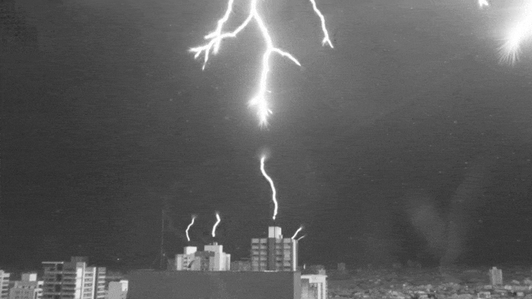 How-Lightning-Rods-Work.gif