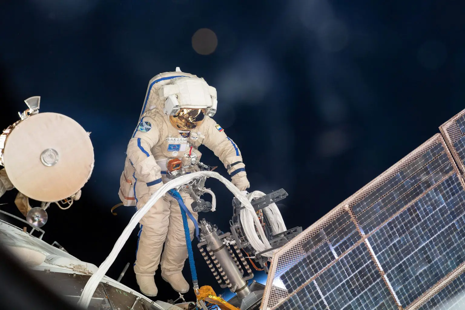 Roscosmos-Cosmonaut-Sergey-Prokopyev-Spacewalk-1536x1024.webp