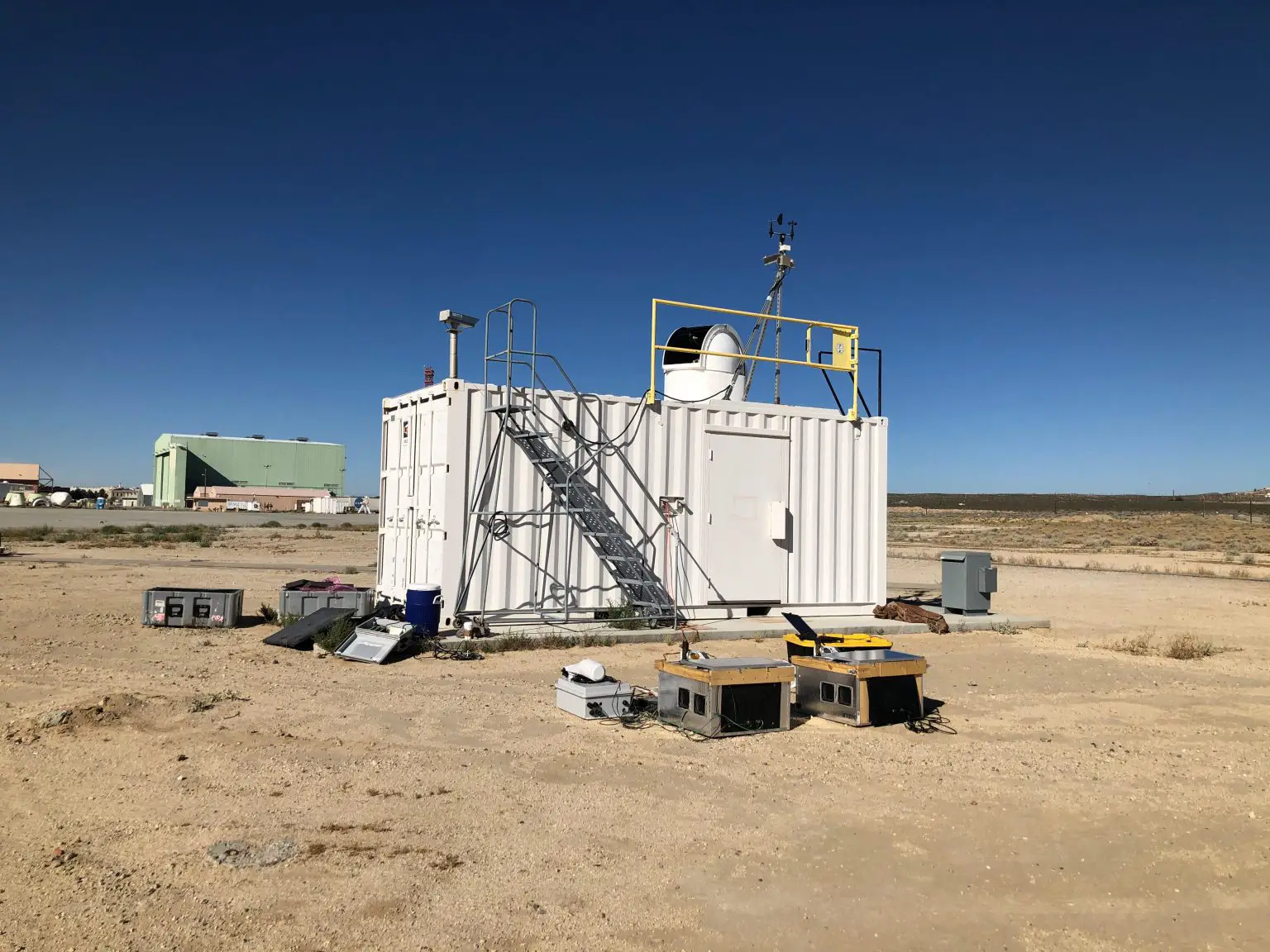 Portable-Solar-Spectrometers-Measuring-Alongside-a-Higher-Resolution-Solar-Spectrometer-1536x1152.webp