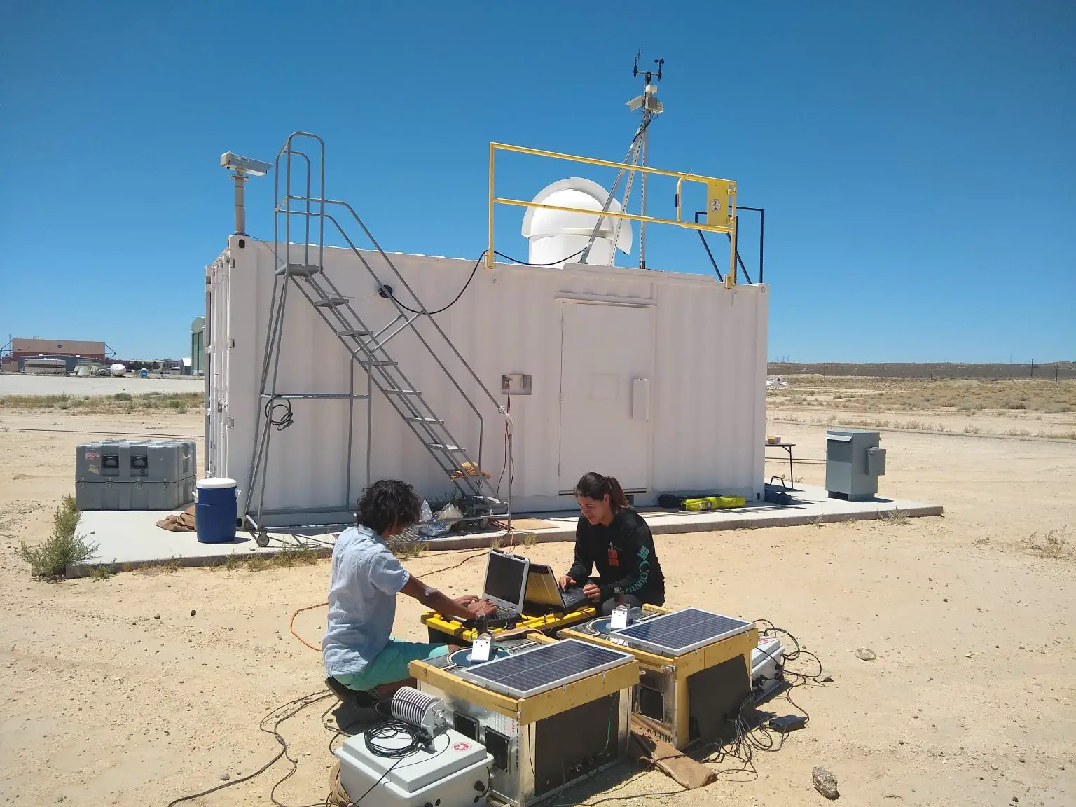 Researchers-Analyzing-Wildfire-Emissions-From-a-Distance-1536x1152.webp