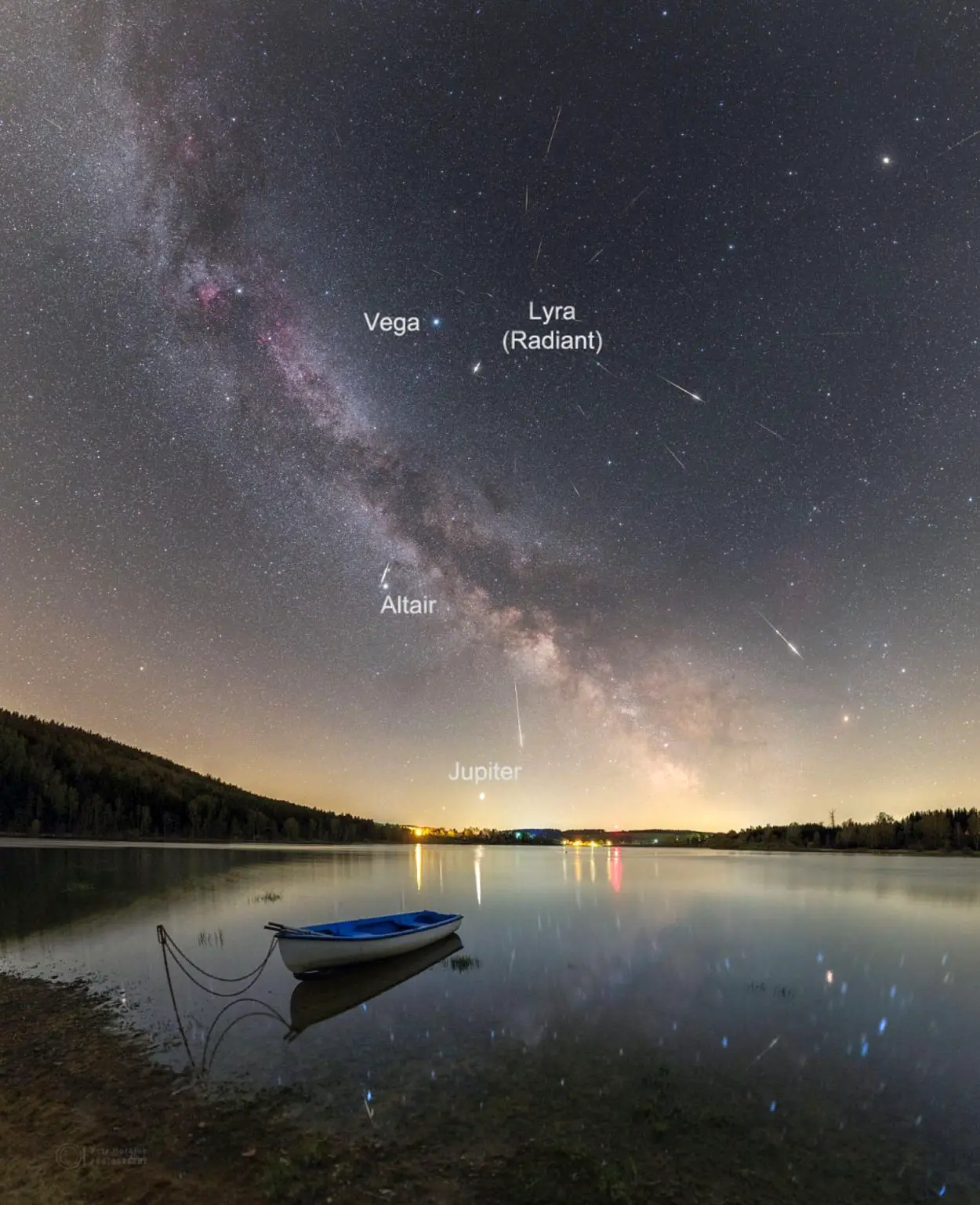 Lyrid-Meteors-From-Constellation-Lyra-1250x1536.webp
