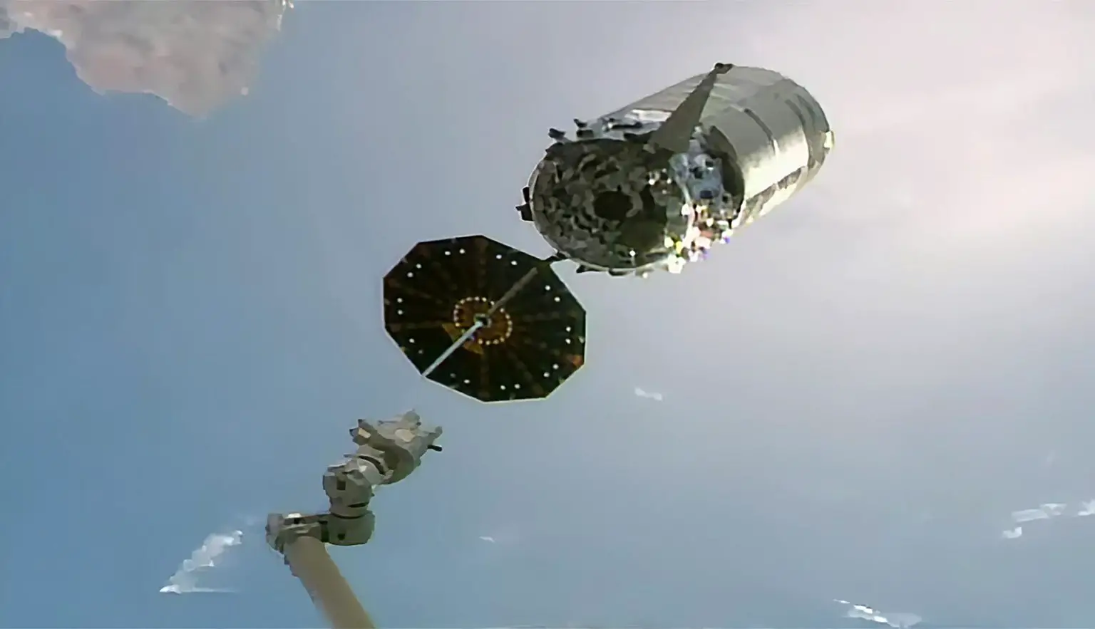 Cygnus-Space-Freighter-Released-From-Canadarm2-1536x883.webp
