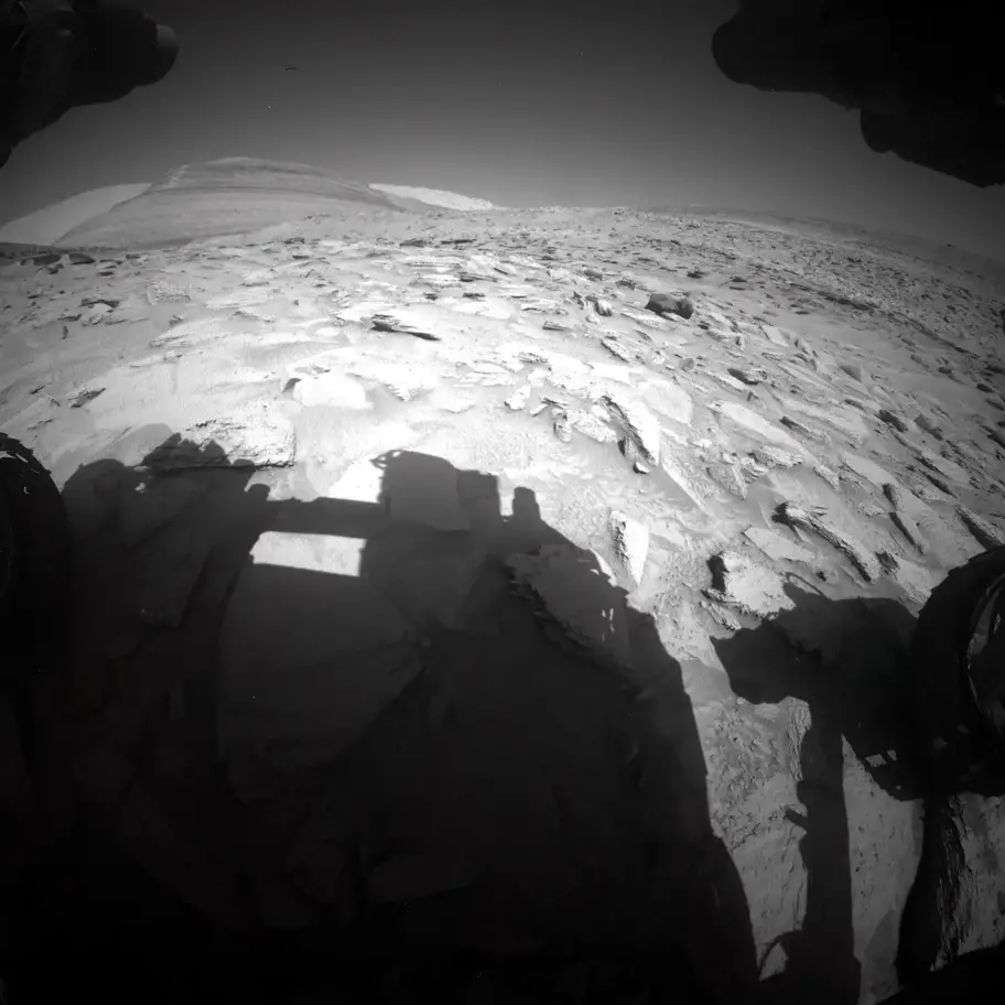NASA-Mars-Rover-Curiosity-Sol-3805.webp