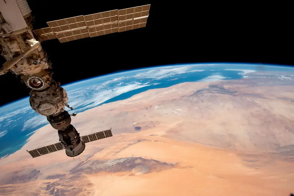Eye-of-the-Sahara-Richat-Structure-ISS-2048x1365.webp