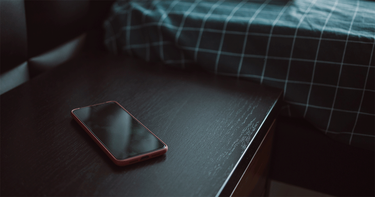 How-to-tackle-the-temptation-to-snoop-through-your-partners-phone-59e0.gif