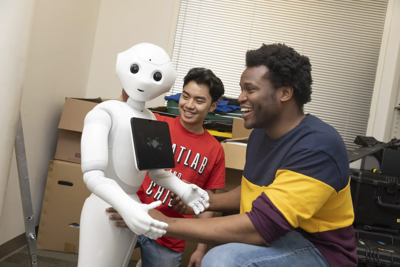 Kantwon-Rogers-and-Reiden-Webber-With-Robot-1536x1024.webp