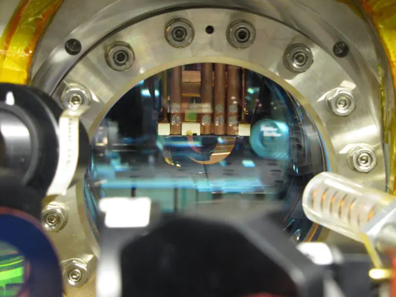 Vacuum-Chamber-Containing-Atom-Chip-777x583.webp