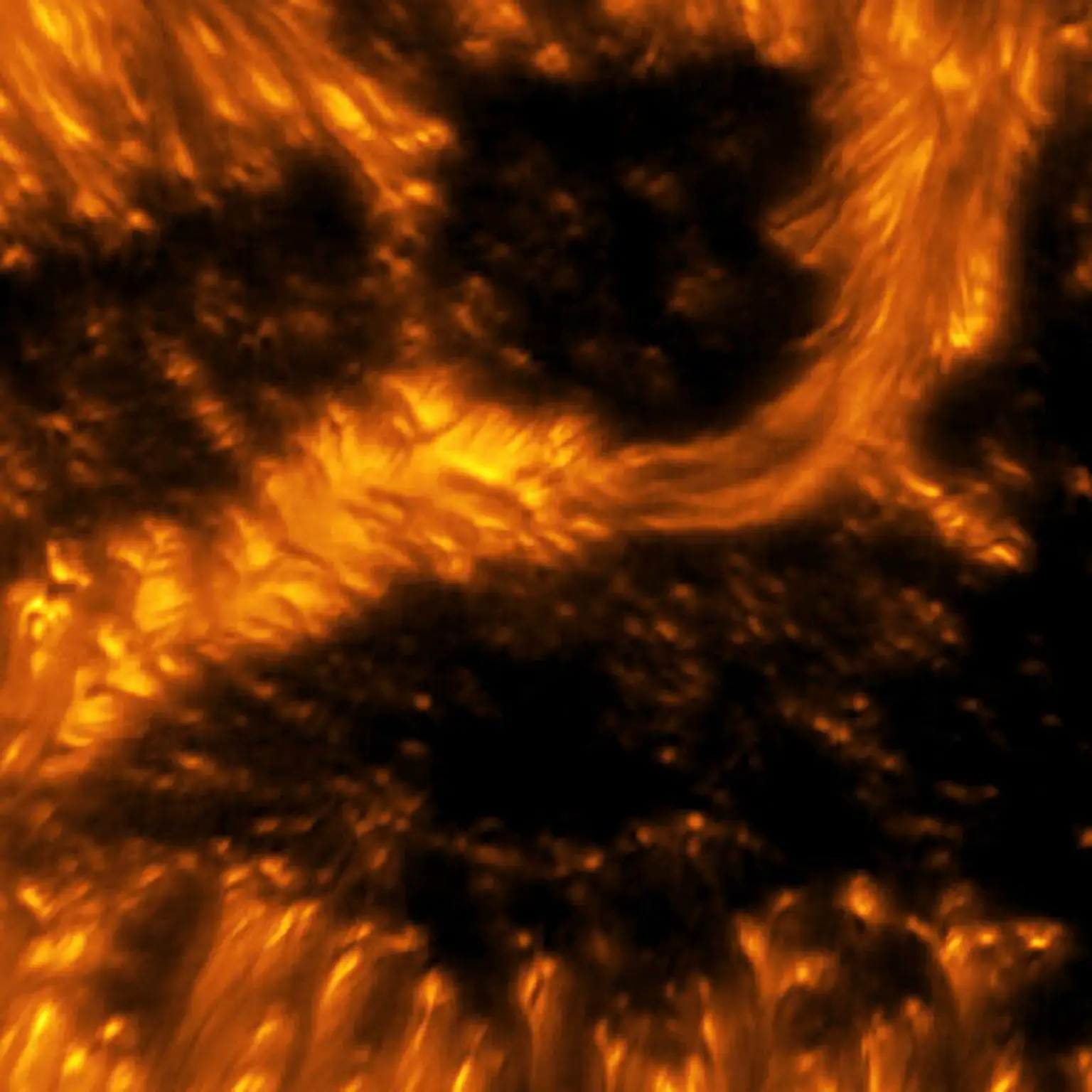 Light-Bridge-Crossing-Sunspot-Umbra-Detail-1536x1536.webp