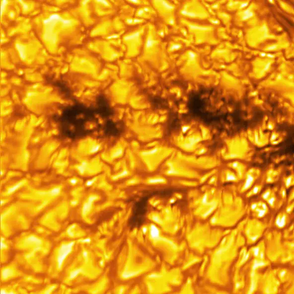 Sunspot-Dark-Central-Umbra-Surrounding-Filamentary-Structured-Penumbra.webp