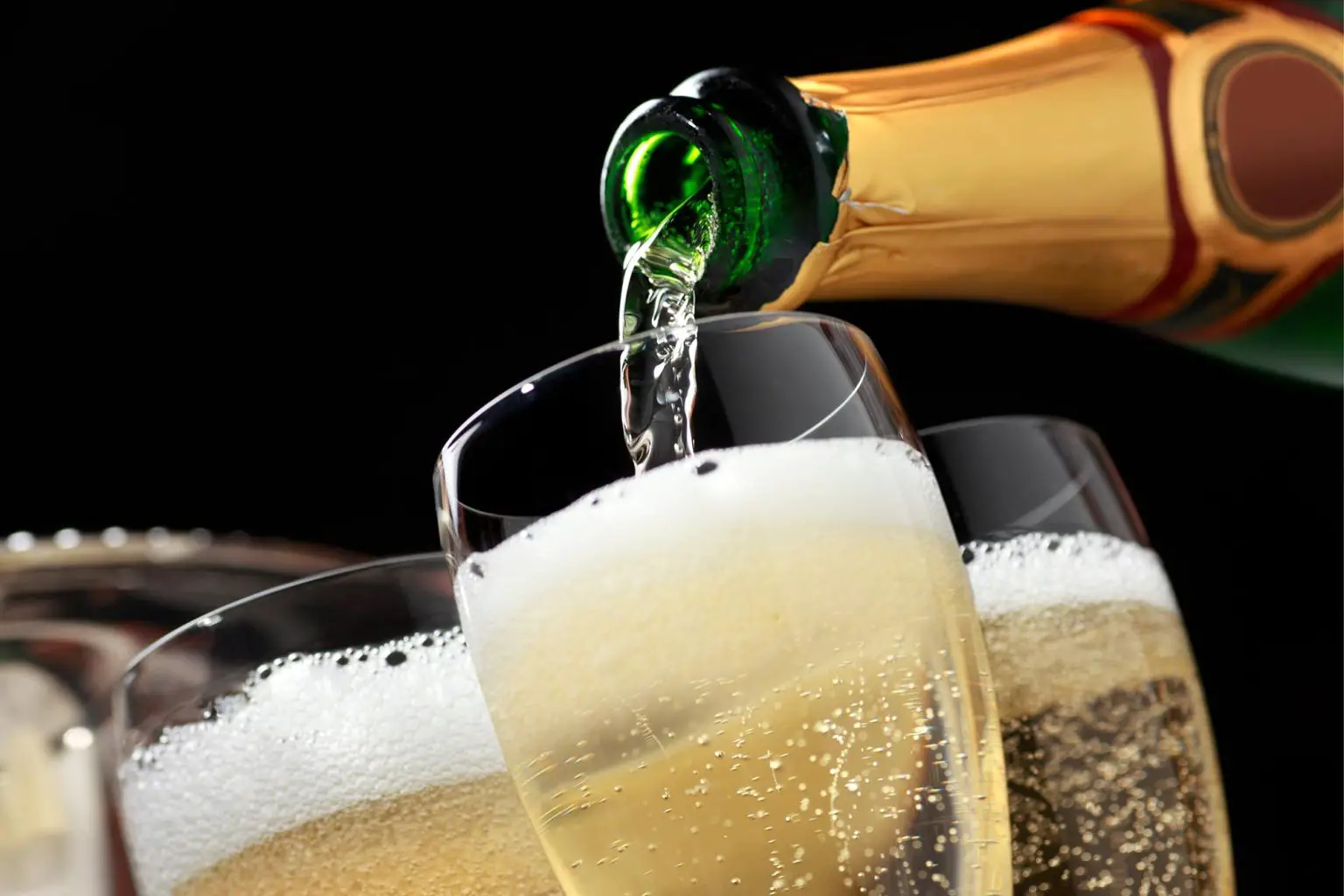 Pouring-Champagne-1536x1024.webp