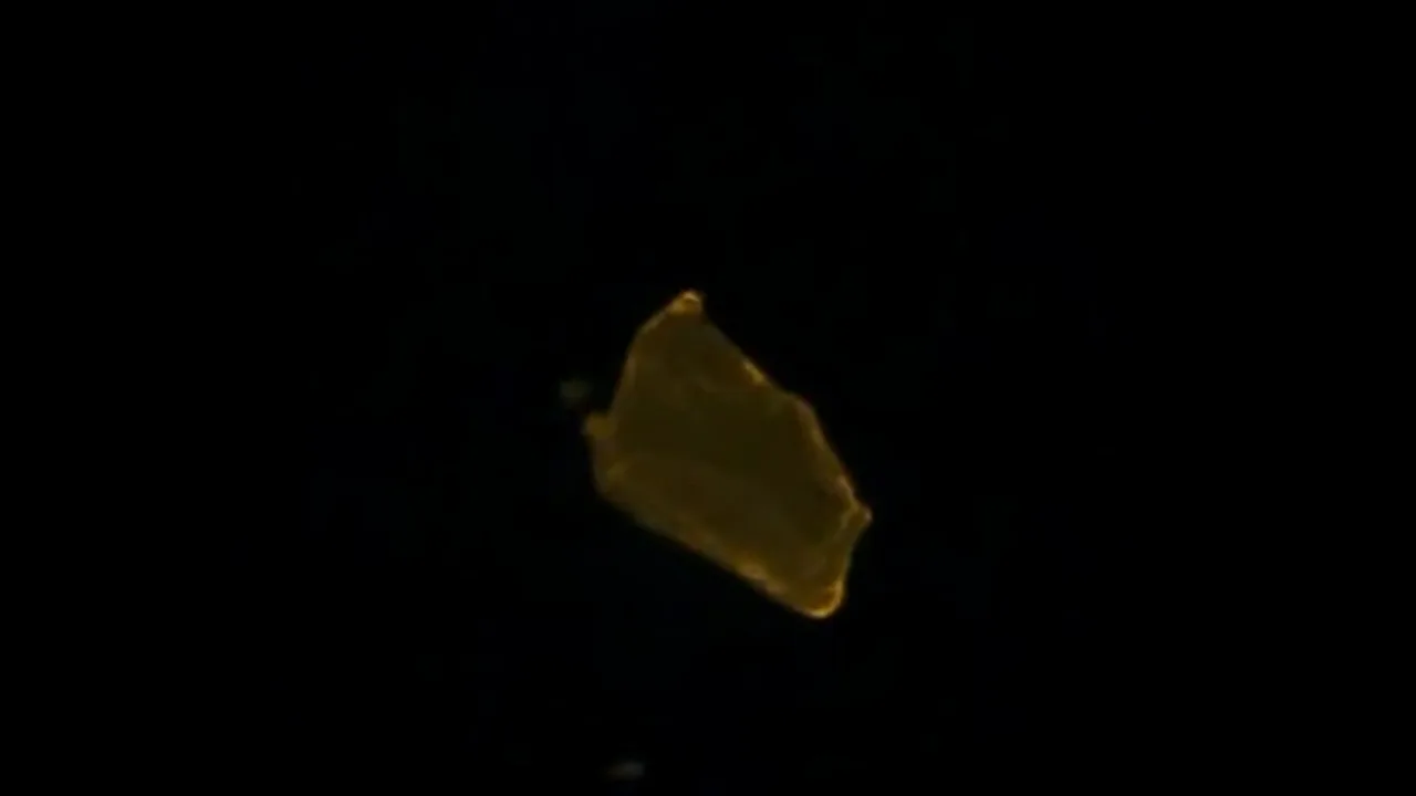 Crystal-melting-under-fluorescence-microscope-YouTube-0-06.webp