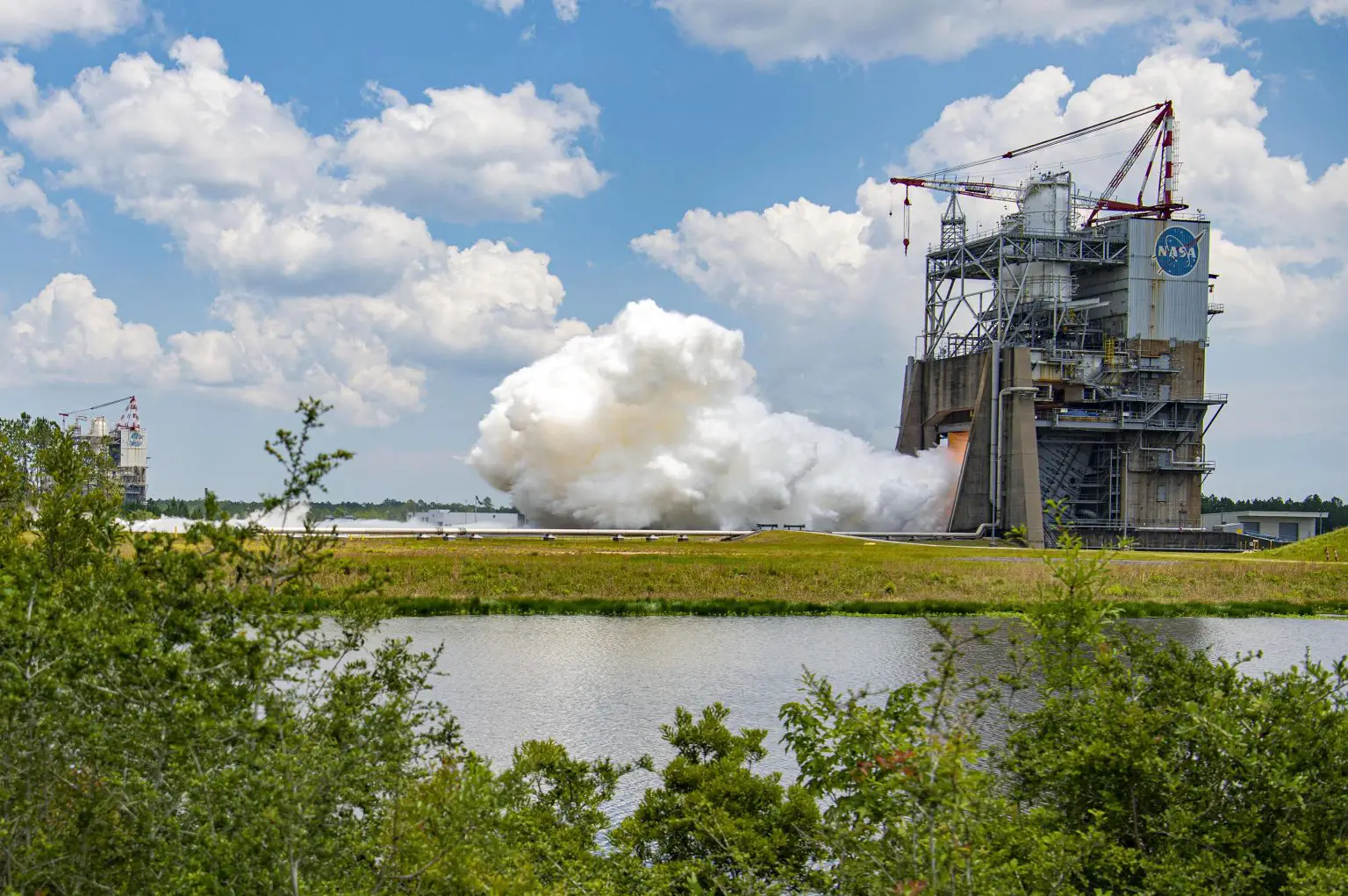 Hot-Fire-RS-25-Certification-Engine-1536x1021.webp