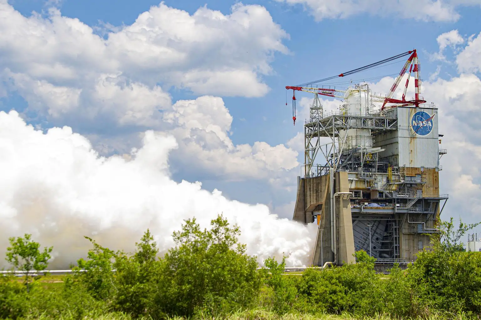 RS-25-Certification-Engine-Hot-Fire-1536x1021.webp