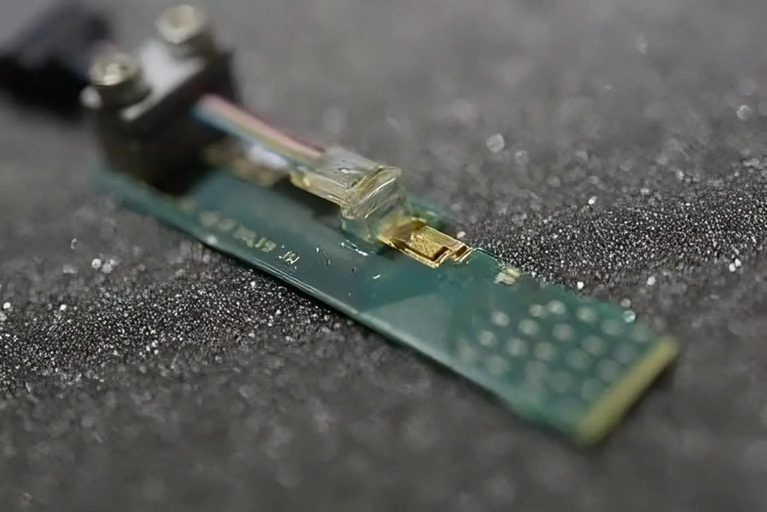 QKD-Transmitter-Chip-1536x1025.webp
