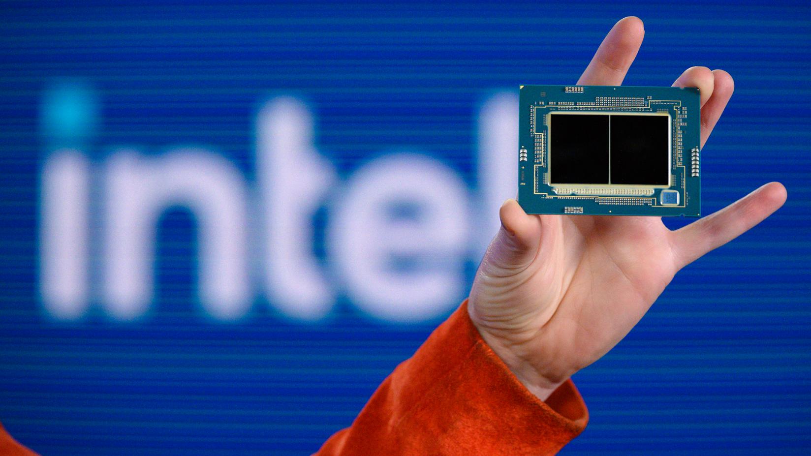 newsroom-intel-emerald-rapids-chip-1.jpg