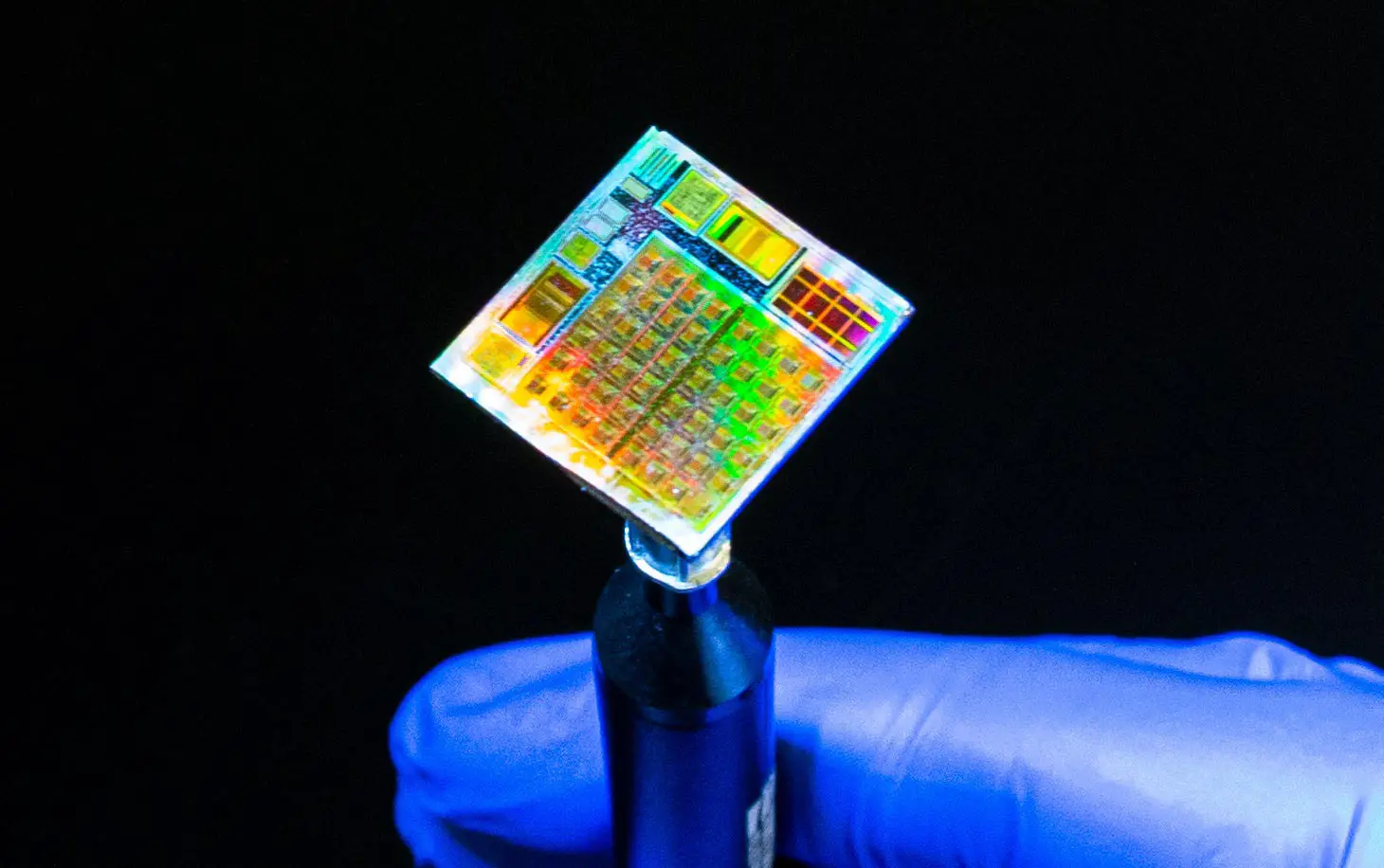 Functional-2D-Enabled-Microchips.webp