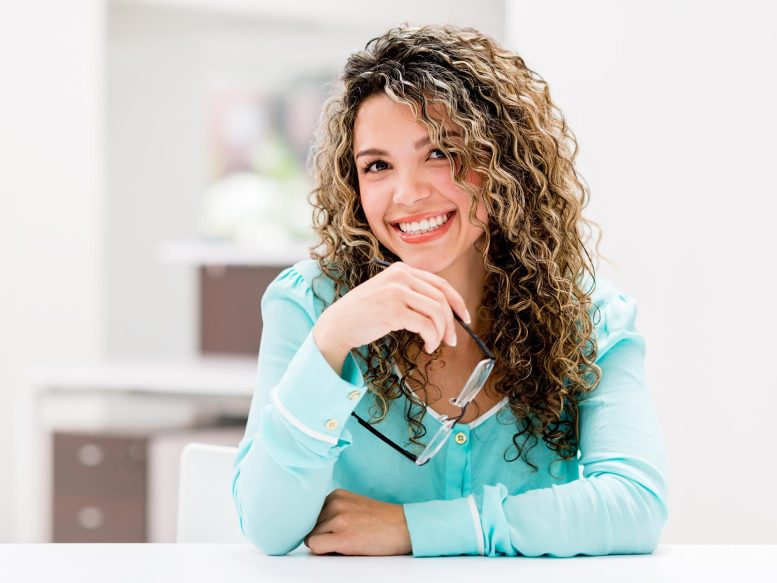 Happy-Woman-Office-777x583.jpg