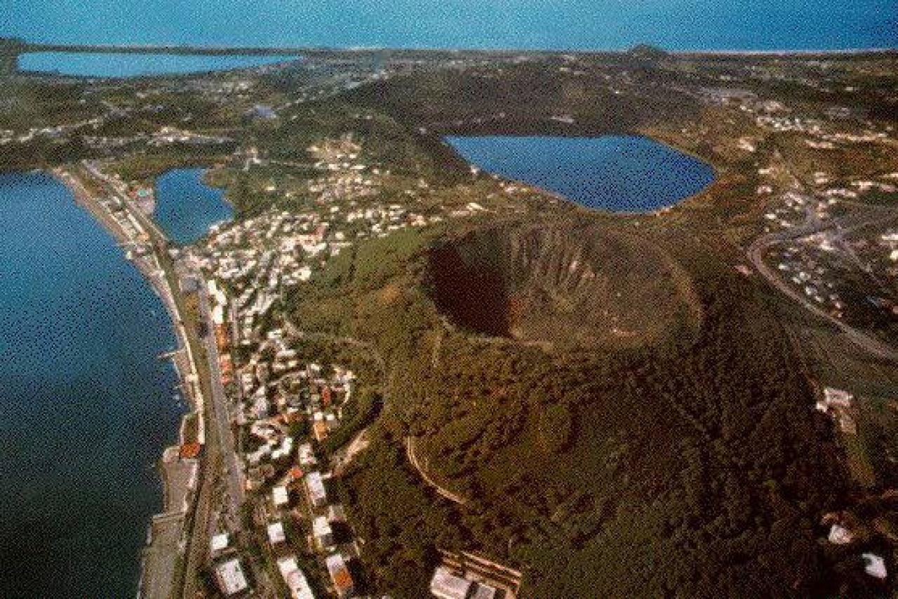 6a3c07401fd3f83397bb1384b1a56e17_campi_flegrei_monte_nuovo.jpg