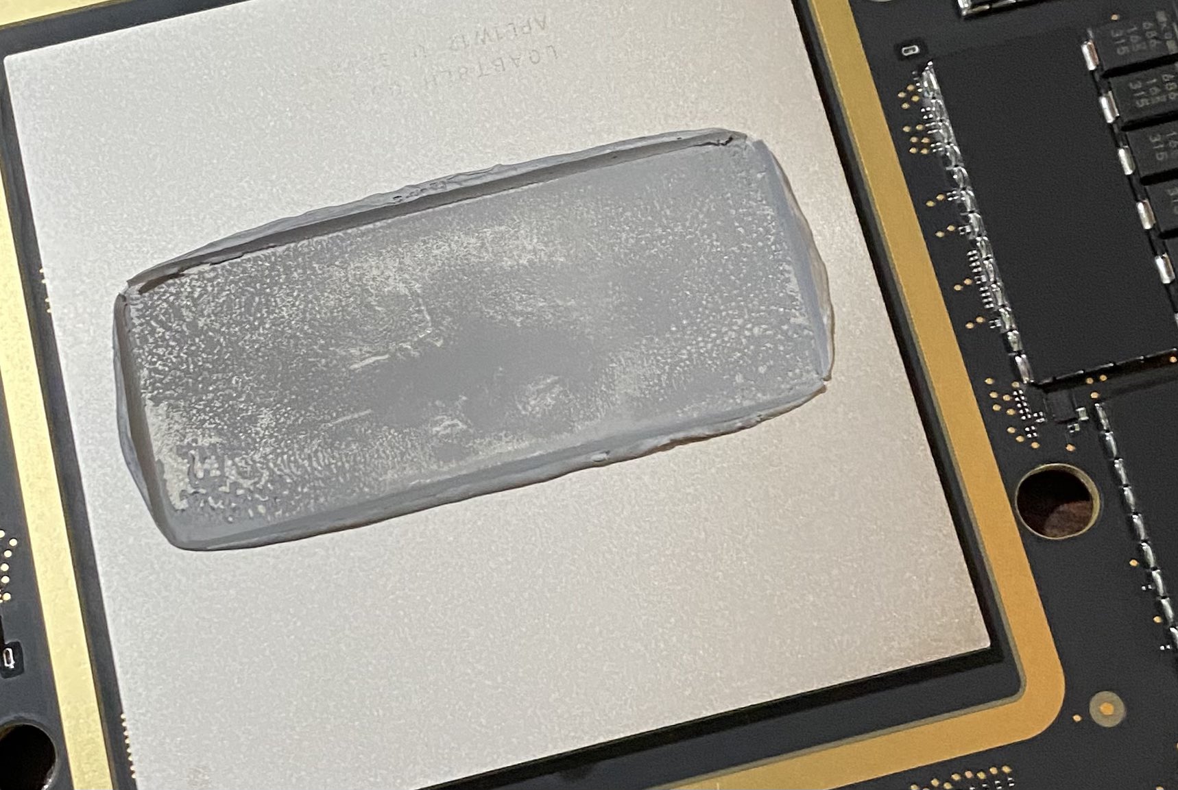 Apple-M2-Ultra-SoC-delidded.jpeg