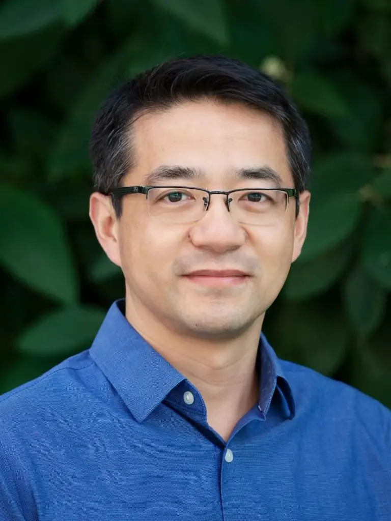 Mo-Li-768x1024.webp