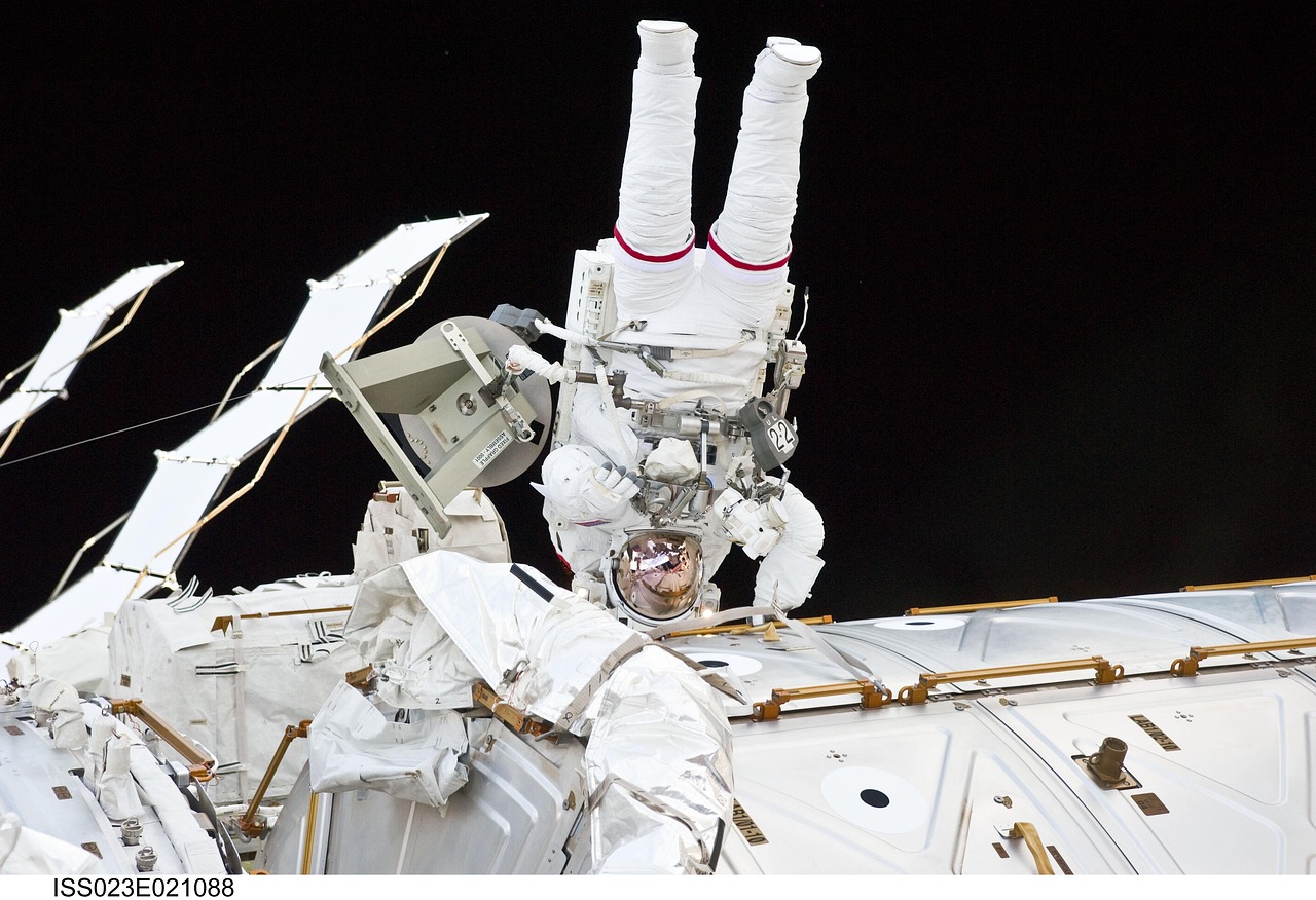 astronaut-976_1280.jpg