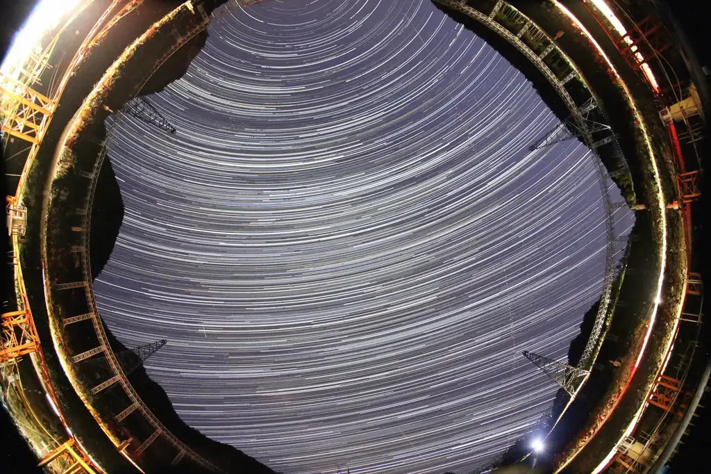 FAST-Nanhohertz-Gravitational-Waves-2048x1365.webp