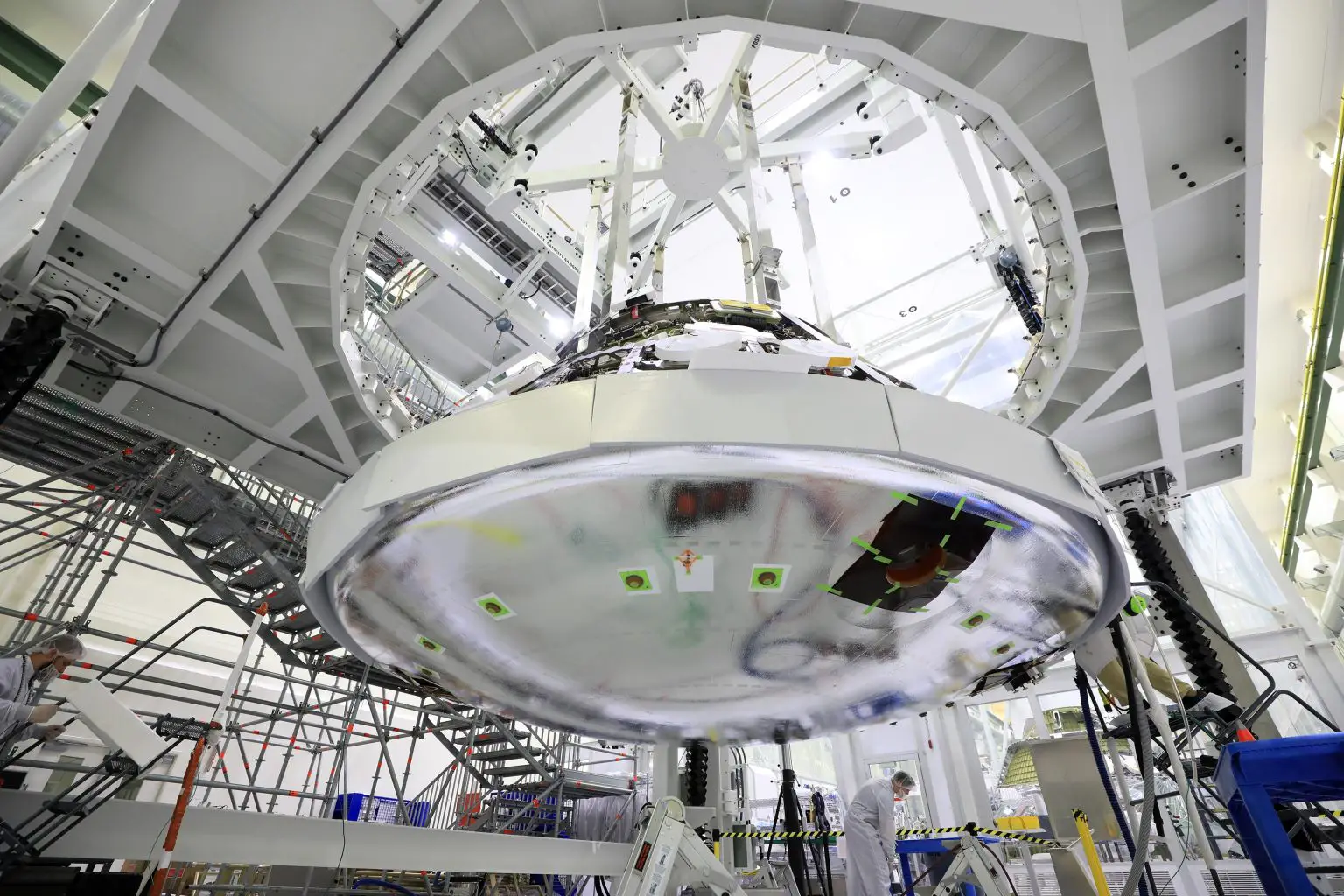 Artemis-II-Orion-Spacecraft-Heat-Shield-Installation-1536x1024.webp