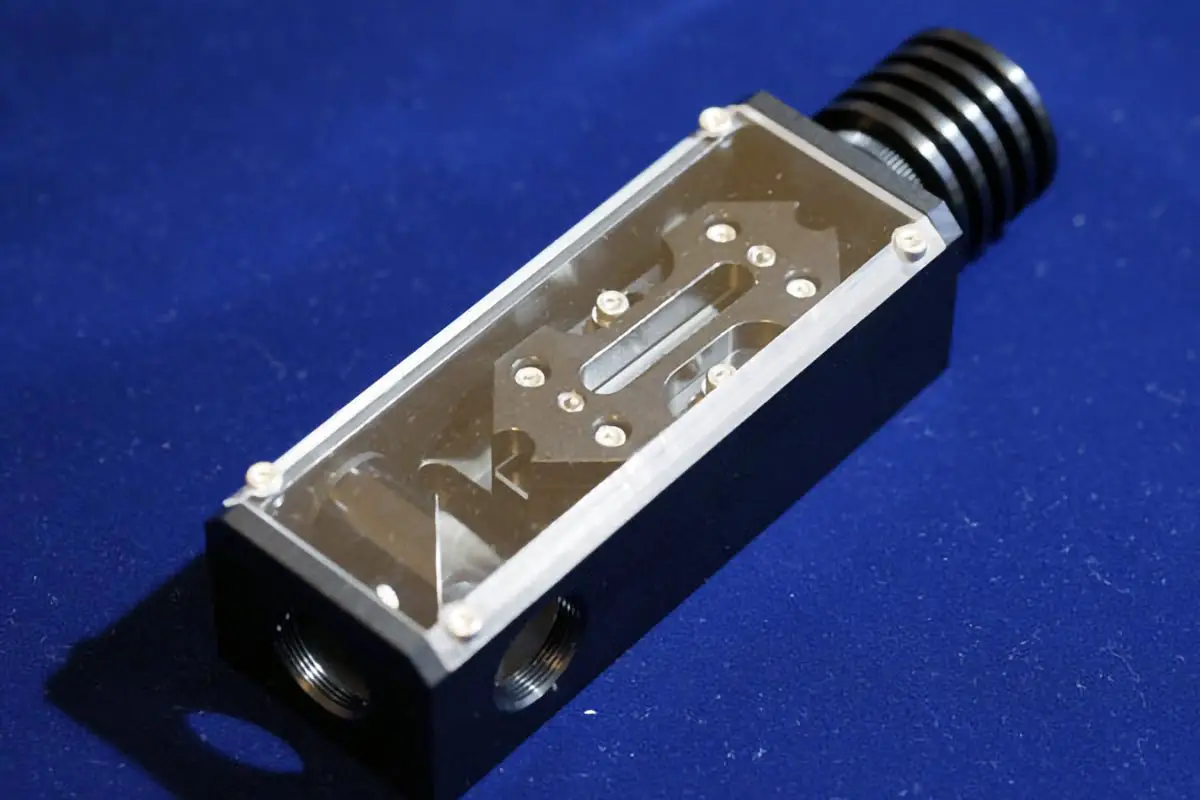 Device-Converts-Infrared-Radiation-Into-Terahertz-Waves.webp