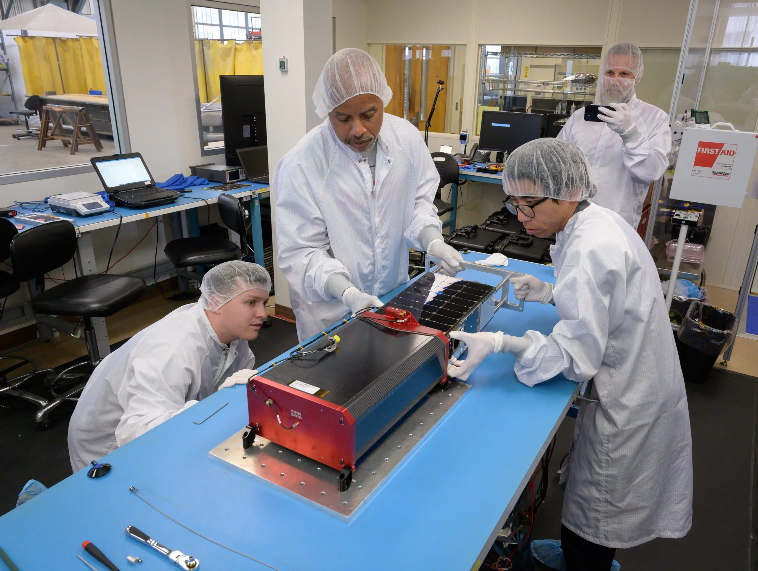 NASA-Starling-Mission-Team-Members-scaled.webp