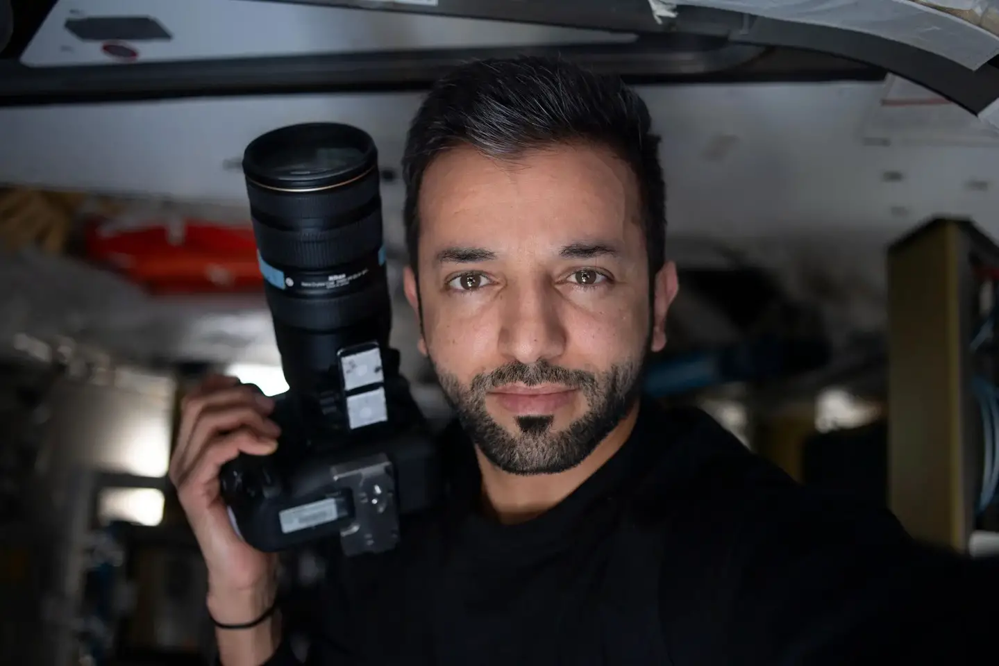Sultan-Alneyadi-Poses-Selfie-2048x1365.webp